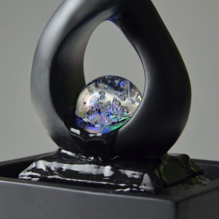 Fontaine à eau - "Amor" Noir (avec éclairage LED et boule) - Zen'Light