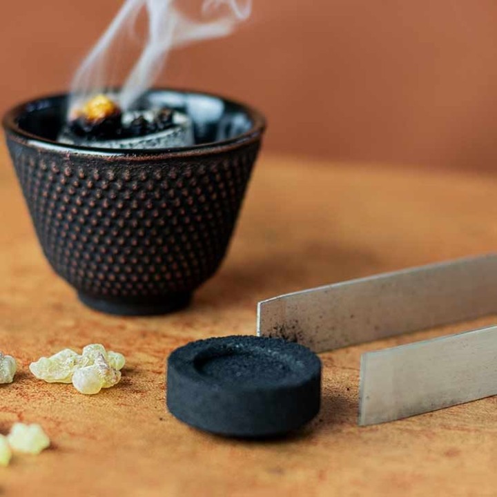 Rouleau de pastilles charbons pour la diffusions de résines - Encens du monde