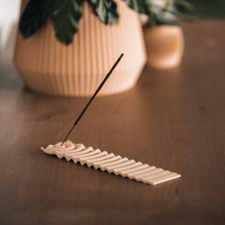 Räucherstäbchenhalter aus Holz und Stärke 3D-Druck - Welle, Goldkiefer - COPO Design