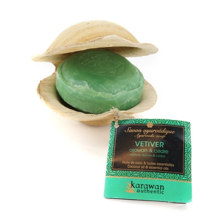 Savon ayurvédique au Vétiver tonifiant dans sa feuille de palmier - 100g - Karawan