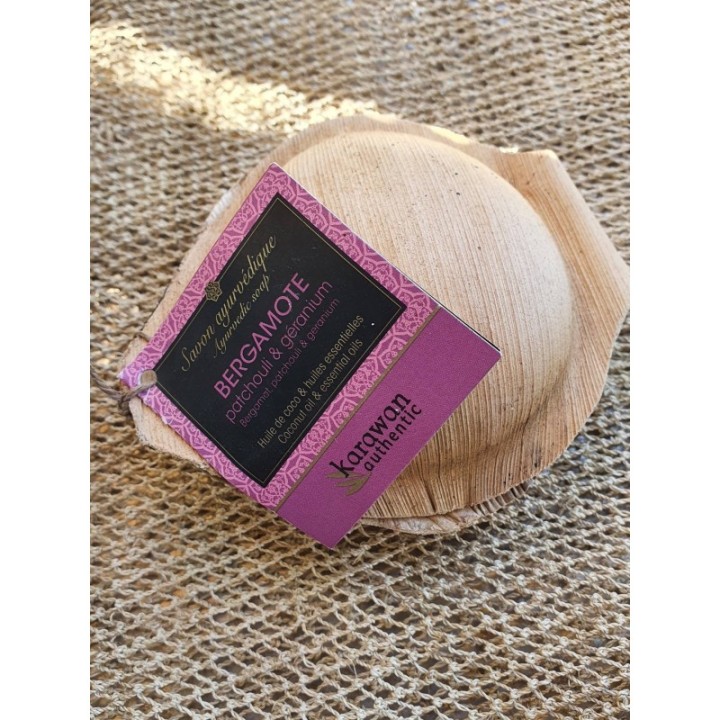 Ayurvedische Seife mit regenerierender Bergamotte in ihrem Palmblatt - 100g - Karawan