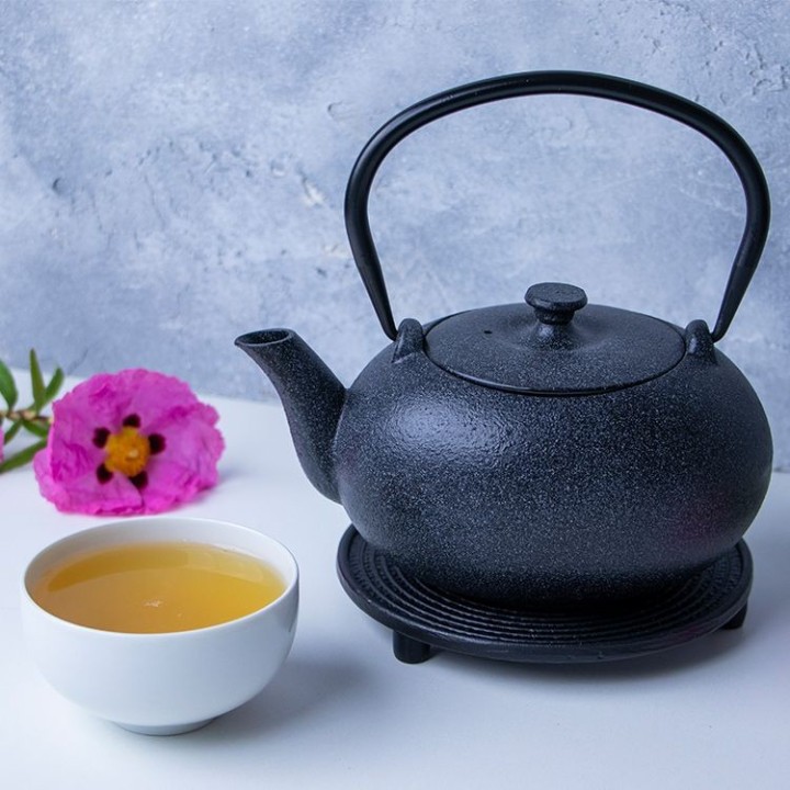 Théière en fonte, KOISHI noir moucheté, avec filtre inox - 0,5 litre - Aromandise