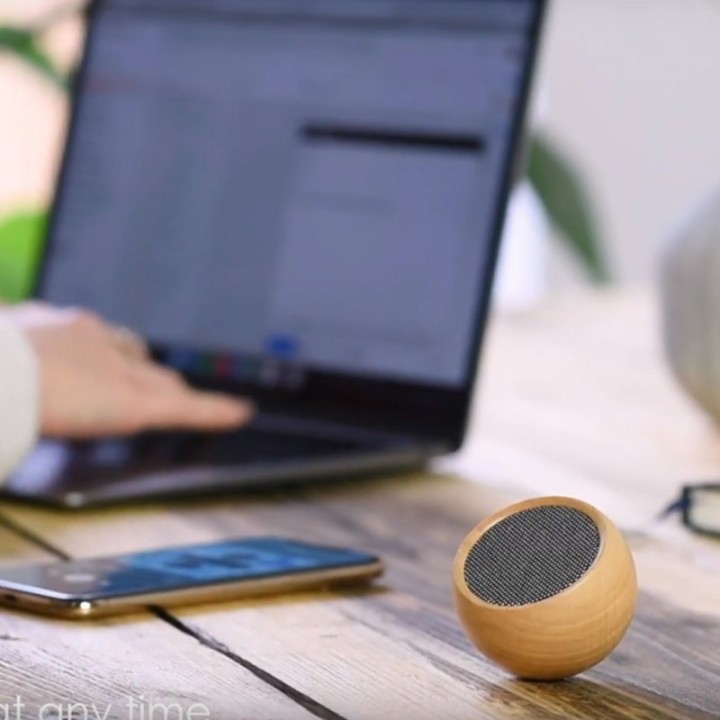 Altoparlante Bluetooth Tumbler + Selfie Trigger in Ciliegio - Gingko Design
