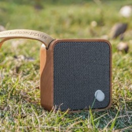 Altoparlante Bluetooth tascabile MI Square in legno di ciliegio - Gingko Design