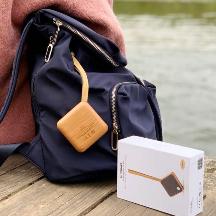 Altoparlante Bluetooth tascabile MI Square in legno di ciliegio - Gingko Design