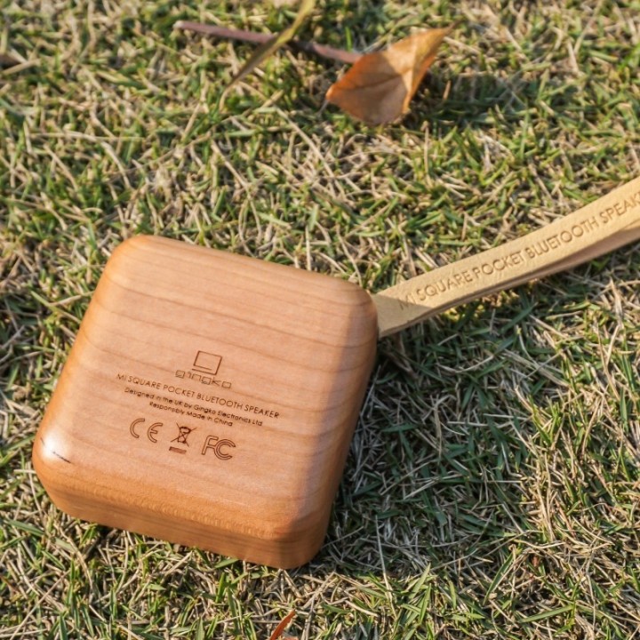 Ökologisch gestalteter Taschenlautsprecher MI Square Bluetooth aus Kirschholz - Gingko Design