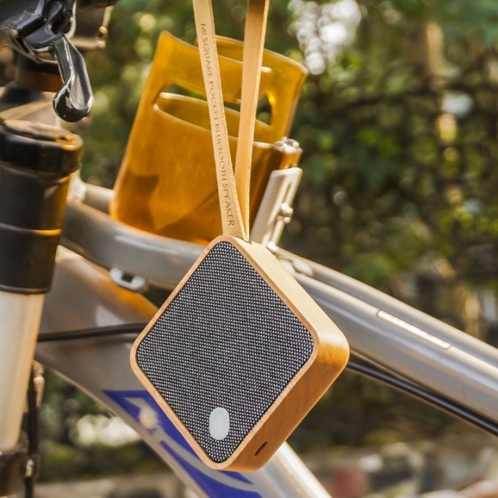 Ökologisch gestalteter Taschenlautsprecher MI Square Bluetooth aus Kirschholz - Gingko Design