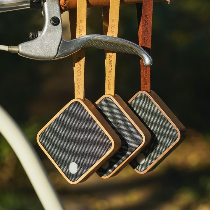 Altoparlante Bluetooth tascabile MI Square in legno di ciliegio - Gingko Design