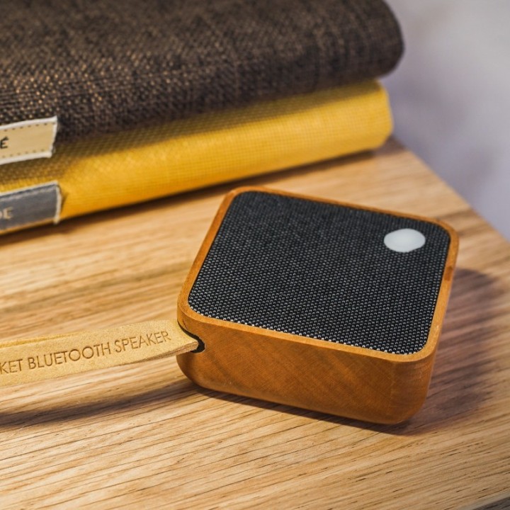 Haut-parleur de poche MI Square Bluetooth écoconçu en bois de Cerisier - Gingko Design