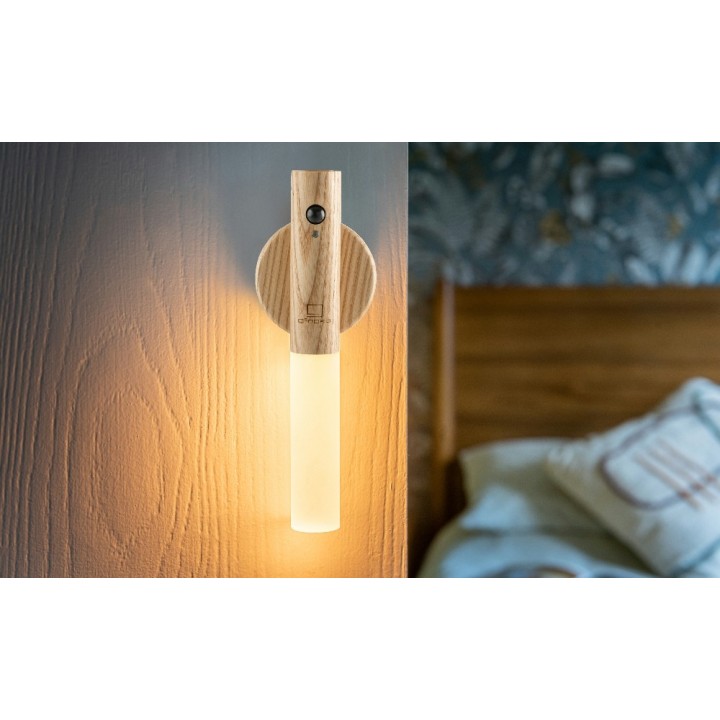 Intelligente Stablampe EcoConcue aus Walnussholz - Gingko Design