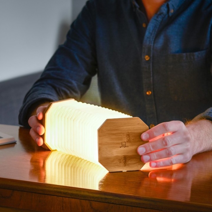 Lampe accordéon intelligente écoçoncue en Bamboo - Gingko Design