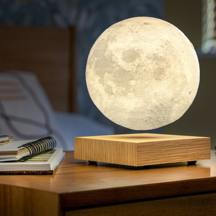 Hängelampe Mond mit Sockel aus Walnussholz - Gingko Design