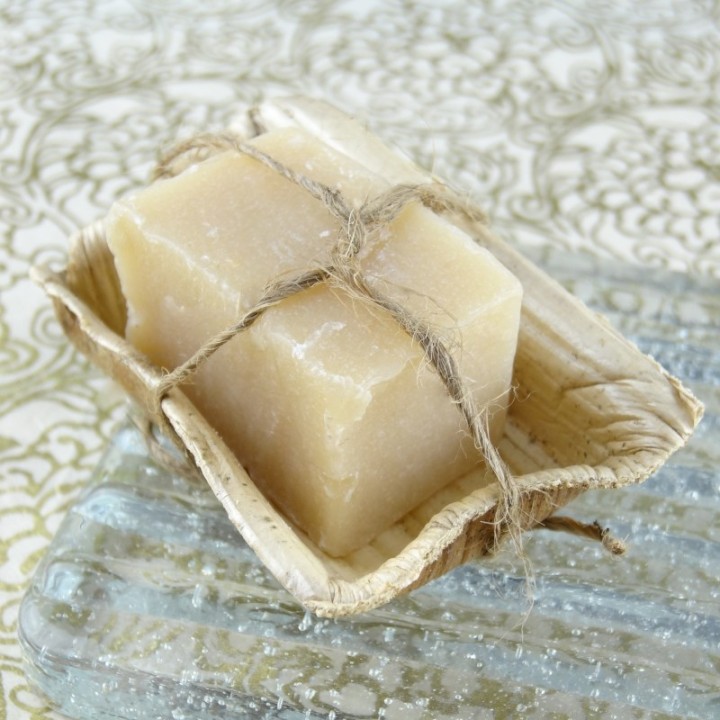 Sapone ayurvedico al Basilico sacro, ammorbidente nella sua foglia di palma - Mini 20g - Karawan
