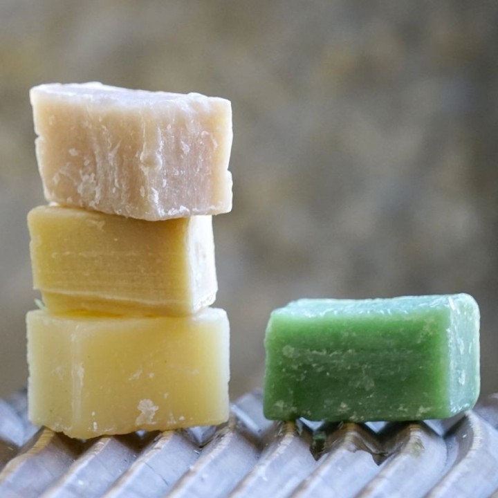 Sapone ayurvedico tonificante al Vetiver in foglia di palma - Mini 20g - Karawan