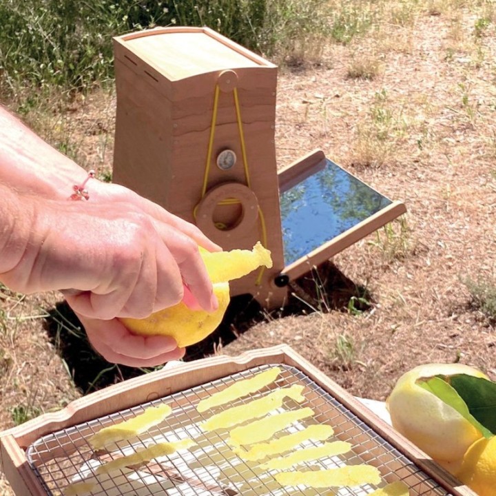 OMY, Le séchoir Solaire Révolutionnaire pour aliments - Version avec 3 plateaux - Solar Brother