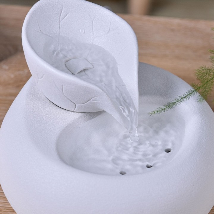 Fontana d'acqua in ceramica bianca - "Toby" Sombre & Moderne - Zen'Light