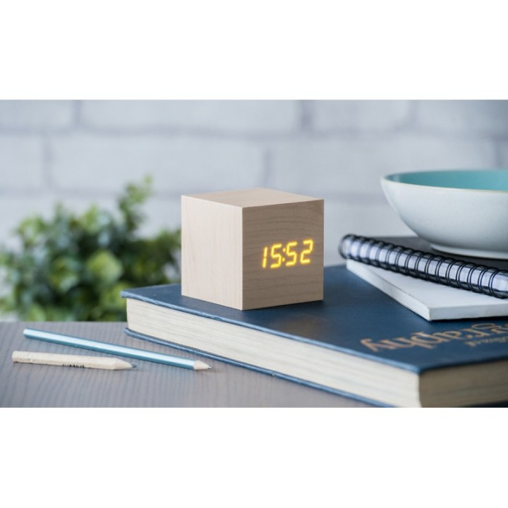 Horloge écoconçue Cube Plus en Érable, 4 fonctions - Gingko Design
