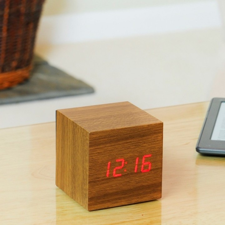 Orologio ecologico Teak Cube Plus, 4 funzioni - Gingko Design