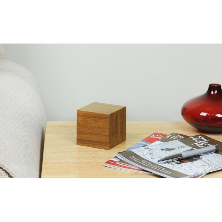 Öko-Uhr Cube Plus aus Teakholz, 4 Funktionen - Gingko Design