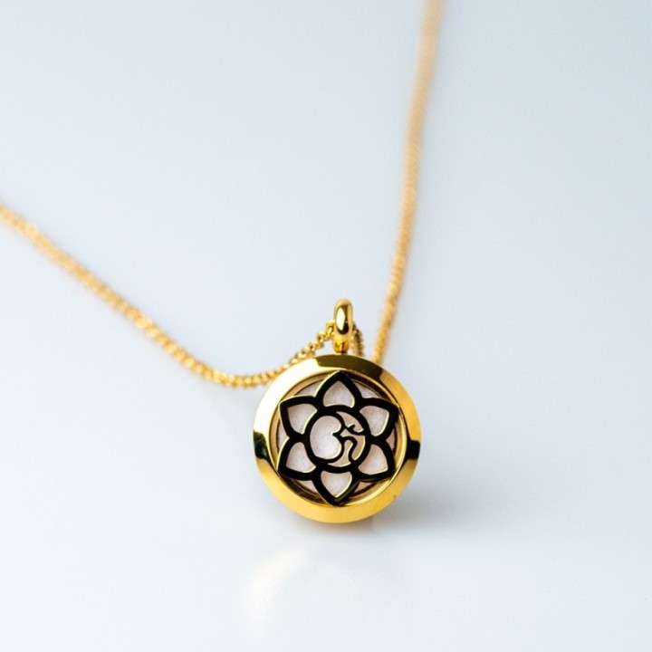 Collana profumata Calicéa in acciaio inossidabile, colore oro, con catena di 70cm - Innozbiz