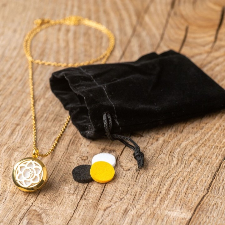 Collana profumata Calicéa in acciaio inossidabile, colore oro, con catena di 70cm - Innozbiz